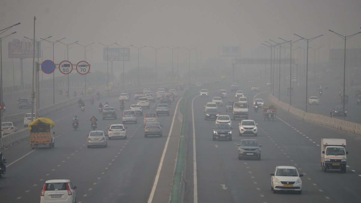 Delhi Pollution: दिल्ली में धुंध का पहरा, खतरनाक स्तर तक पहुंचा प्रदूषण, शाहदरा में AQI 693 के पार 