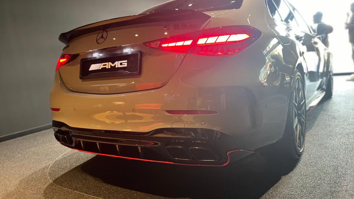 Mercedes AMG C 63 SE: தொழில்நுட்ப அம்சங்களால் நிரம்பி வழியும் மெர்சிடஸ் AMG C 63 SE - அசுர வேகம், அசத்தும் செயல்திறன்