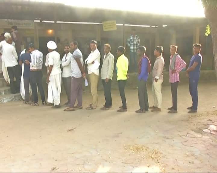 Today End of Vav By Election Voting Day stats over the 70 percentage voting Swarupji Thakor Vav Voting Day: વાવમાં મતદાન પૂર્ણ, લોકોએ ભારે ઉત્સાહ સાથે 70 ટકાથી વધુ મતદાન કર્યુ, તમામે કર્યો જીતનો દાવો