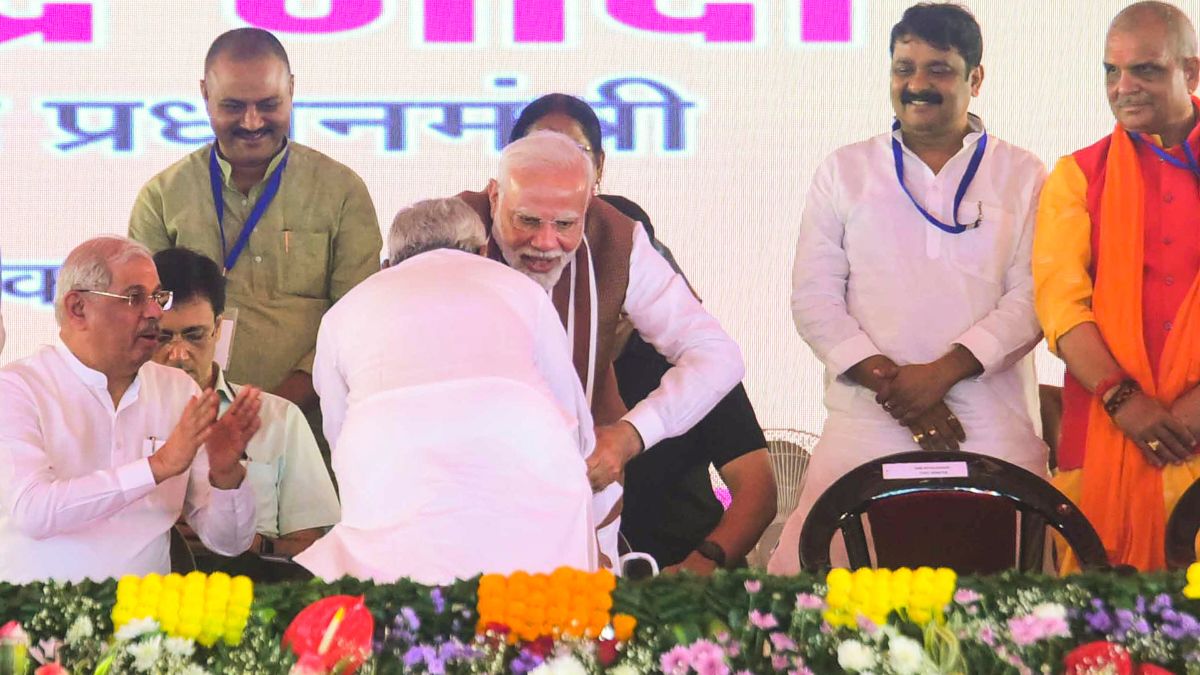 Nitish Kumar Bends To Touch PM Modi's Feet, Watch What Happened Next