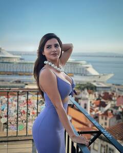 Ashu Reddy : బాడీకాన్ డ్రెస్​లో హాట్ ఫోజులిచ్చిన అషూ రెడ్డి.. ఈ వయసు మళ్లీ రాదంటోన్న హాట్ బ్యూటీ