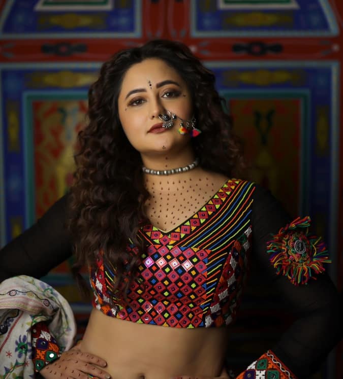 रश्मि ने आगे कहा, “मुझे याद है कि अगले दिन मैं अपनी मां के साथ उससे मिलने गई थी और मेरी मां ने उसे सबक सिखाने के लिए थप्पड़ मारा था.