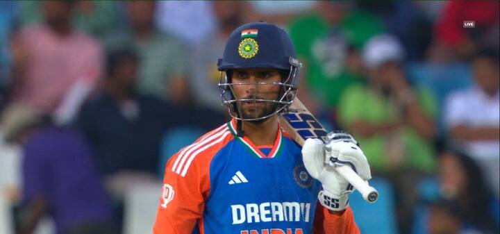 तिलक वर्मानं त्याच्या या खेळीत  8 चौकार आणि 7 षटकार मारले.