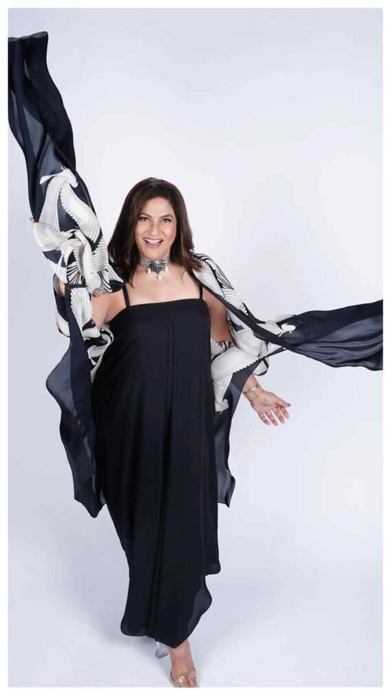 सिर्फ कुर्सी पर बैठकर 8 करोड़ कमाती है अर्चना