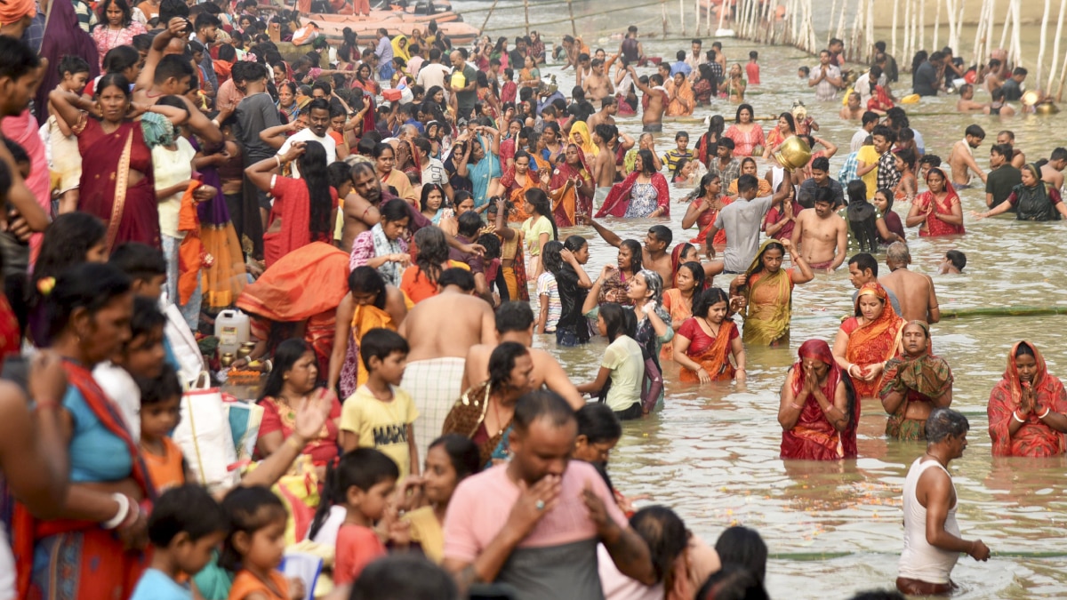 Kartik Purnima 2024: कार्तिक पूर्णिमा कब है? पटना में बड़ी तैयारी, नाव के परिचालन पर रोक, अलर्ट किए गए अस्पताल