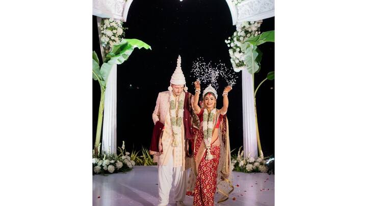 আগেই আইনি বিয়ে সেরেছিলেন শ্রীজিতা। দীর্ঘদিনের প্রেমিক মাইকেলের সঙ্গে আইনি বিবাহ সেরে নতুন জীবন শুরু করেছিলেন তিনি। বিয়ে হয়েছিল খ্রীস্টান পদ্ধতিতেও।