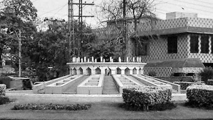 न्यूज एजेंसी पीटीआई के अनुसार लाहौर के गैर-लाभकारी फाउंडेशन 'भगत सिंह मेमोरियल फाउंडेशन पाकिस्तान' ने लाहौर हाईकोर्ट में याचिका दाखिल की थी, जिसके जवाब में लाहौर महानगर निगम ने पिछले शुक्रवार को कहा कि तारिक माजिद की ओर से प्रस्तुत एक रिपोर्ट के आलोक में योजना को रद्द किया गया.