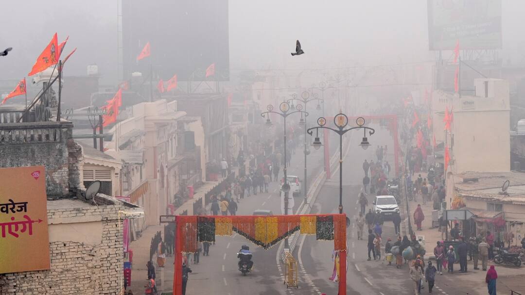 up ka mausam aaj UP Weather update 14 november cold starts increasing and fog alert by IMD यूपी में बढ़ने लगी सर्दी, कई जिलों में छाई कोहरे की घनी चादर, आगे और गिरेगा पारा