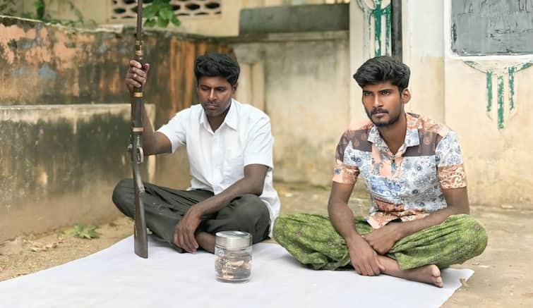 Tirupathur news Father and son arrested after hunting and cooking deer - TNN ஐயா அங்க மான் சமைக்கிறாங்க... உடனே கிளம்பிய அதிகாரி.. ருசித்து சாப்பிட்ட தந்தை, மகனை தட்டி தூக்கினர்