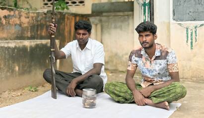 Tirupathur news Father and son arrested after hunting and cooking deer - TNN ஐயா அங்க மான் சமைக்கிறாங்க... உடனே கிளம்பிய அதிகாரி.. ருசித்து சாப்பிட்ட தந்தை, மகனை தட்டி தூக்கினர்