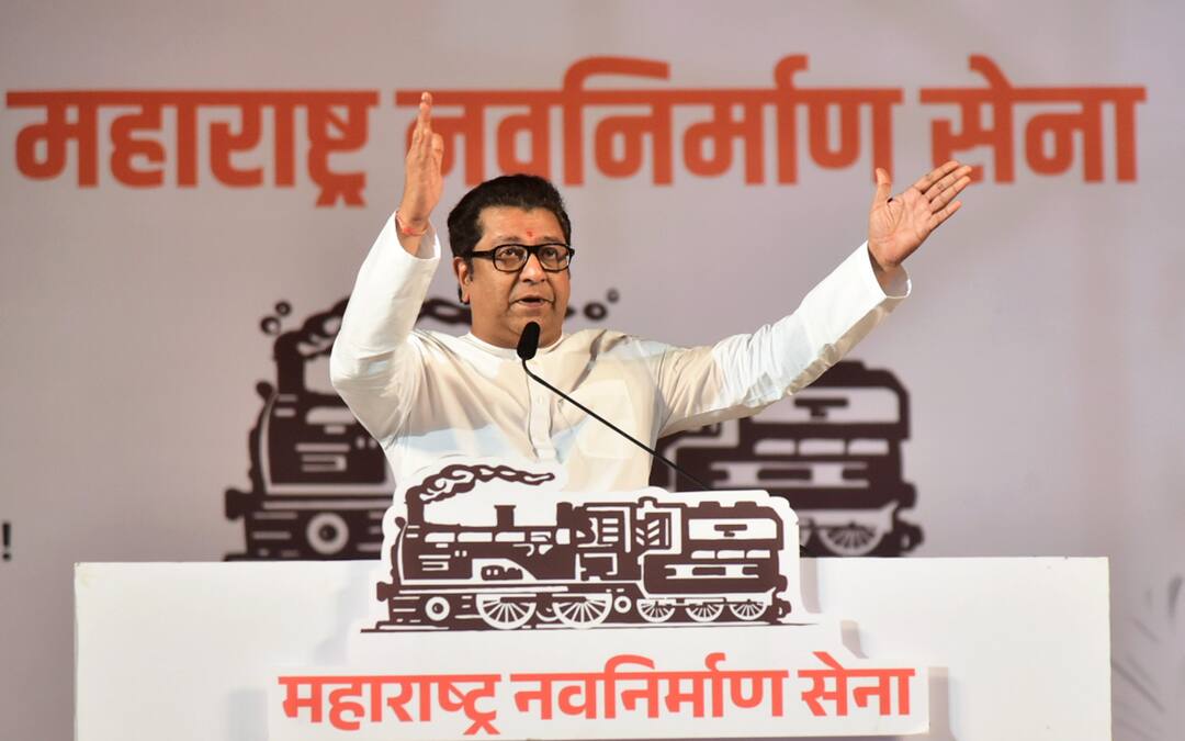 MNS : राज ठाकरे उत्तर भारतीयांविरोधात तिरस्कार पसरवत आहेत, मनसेची मान्यता रद्द करावी, सुनील शुक्लांची सर्वोच्च न्यायालयात याचिका Sunil Shukla petition in Supreme Court against Raj Thackeray demanded to cancle recognition mns party marathi news MNS : राज ठाकरे उत्तर भारतीयांविरोधात तिरस्कार पसरवत आहेत, मनसेची मान्यता रद्द करावी, सुनील शुक्लांची सर्वोच्च न्यायालयात याचिका