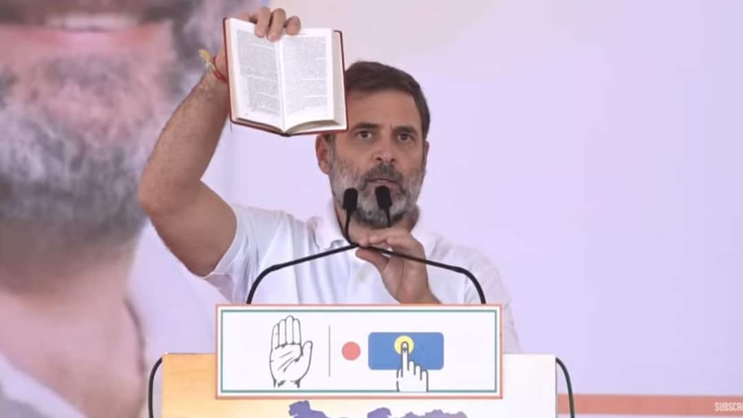How many crores of projects and lakhs of jobs were taken away from Maharashtra to Gujarat Rahul Gandhi presented his horoscope Rahul Gandhi : महाराष्ट्रातील किती कोटींचे प्रकल्प आणि किती लाख रोजगार गुजरातला पळवले? राहुल गांधींनी कुंडलीच मांडली!