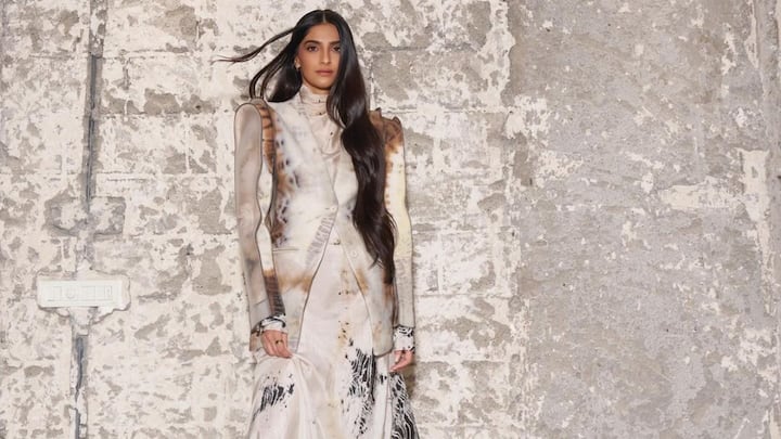 Actress Sonam Kapoor never fails to deliver a striking fashion moment, and her recent appearance at the opening of Converse India in Mumbai was no exception.