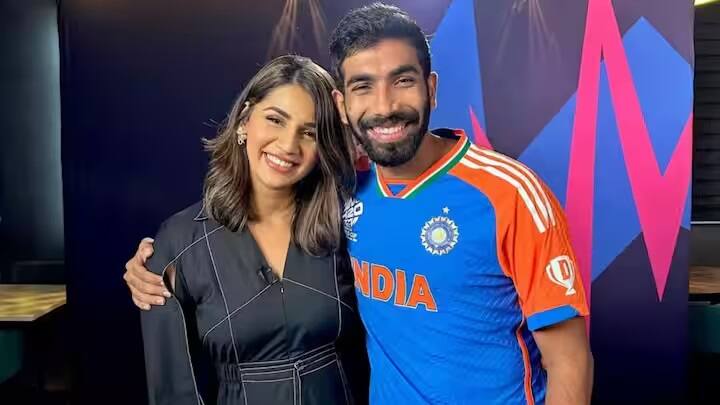 જસપ્રીત બુમરાહ તેની પત્ની સંજના ગણેશન કરતા 2 વર્ષ અને 7 મહિના નાનો છે. સંજના વ્યવસાયે ટીવી પ્રસ્તુતકર્તા છે અને બંનેએ માર્ચ 2021માં લગ્ન કર્યા હતા.