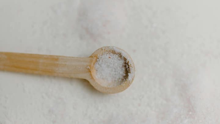 ছবি সূত্র- পিক্সেলস। অনেকেরই স্বভাব রয়েছে খাবার পাতে কাঁচা নুন খাওয়া। ভাতের পাতে হোক কিংবা অন্য কোনও খাবার, সঙ্গে নুন খাওয়ার অভ্যাস অনেকেরই রয়েছে।