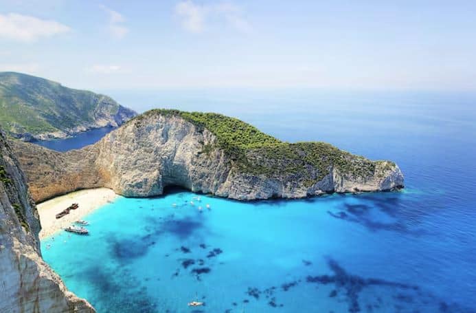 ਪੈਰਿਸ ਦੀ ਸਰਕਾਰ ਨੇ ਕਿਸੇ ਵੀ ਵਿਅਕਤੀ ਨੂੰ ਇਸ ਟਾਪੂ 'ਤੇ ਜਾਣ 'ਤੇ ਪਾਬੰਦੀ ਲਗਾ ਦਿੱਤੀ ਹੈ। ਜੇਕਰ ਕੋਈ ਇਸ ਟਾਪੂ 'ਤੇ ਆਉਂਦਾ ਵੀ ਤਾਂ ਉਹ ਕਿਸੇ ਨਾ ਕਿਸੇ ਕਾਰਨ ਅਚਾਨਕ ਬੀਮਾਰ ਹੋ ਜਾਂਦਾ ਜਾਂ ਮਰ ਜਾਂਦਾ।