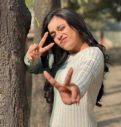 स्ट्रगल के दिनों में वड़ा पाव खाकर किया गुजारा, आज करोड़ों की मालकिन बनीं सुम्बुल तौकीर, जानें नेटवर्थ