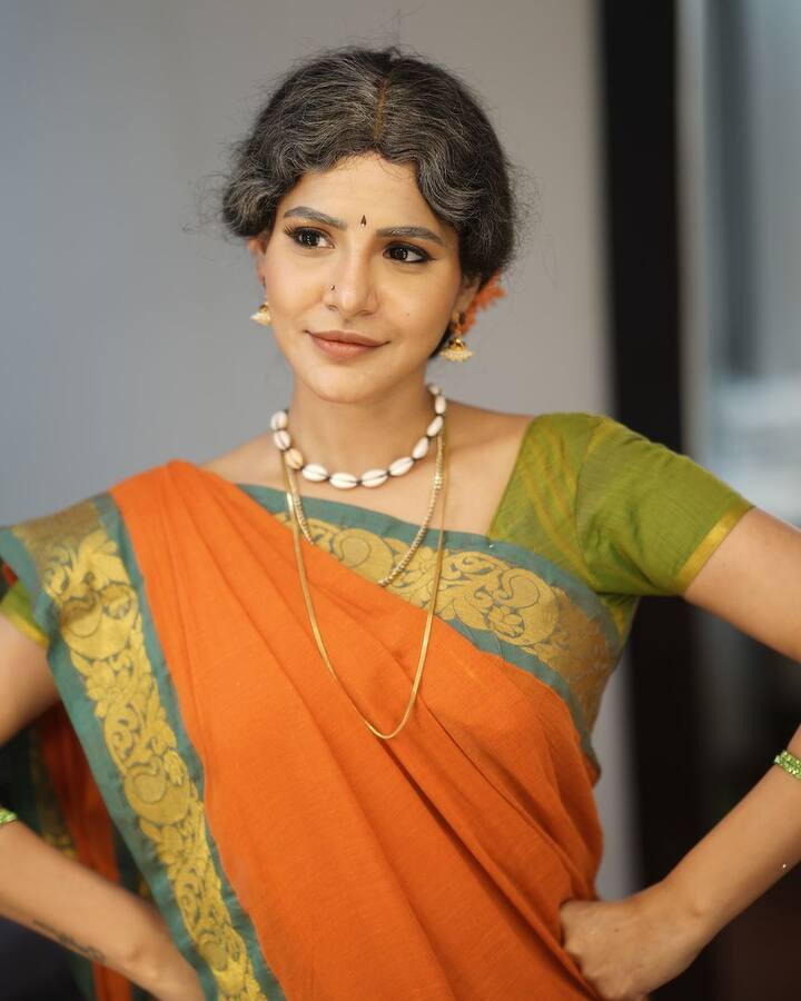 ఈ ఫోటోలను ఇన్స్టాలో షేర్ చేస్తూ.. ow's the look guys 😂😂❤️❤️ I guess it's the most beautiful photoshoot ever 😛😻 #ashureddy #ammamaalook అంటూ రాసుకొచ్చింది. (Image Source : Instagram/Aashu Reddy)