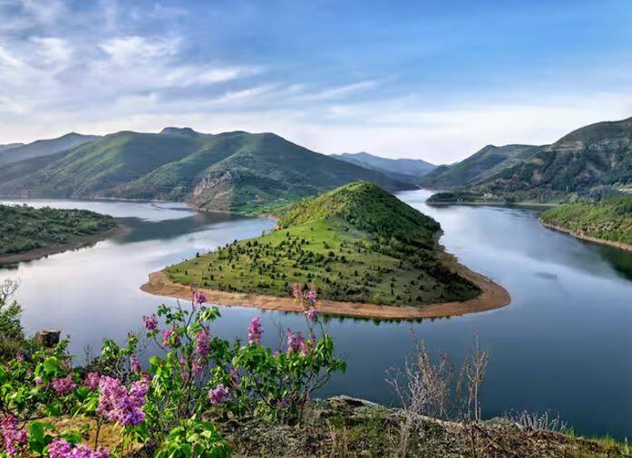 ਪਲੇਗ ​​ਦੀ ਮਹਾਂਮਾਰੀ ਤੋਂ ਬਾਅਦ ਇਹ ਟਾਪੂ ਕਈ ਸਾਲਾਂ ਤੱਕ ਖਾਲੀ ਪਿਆ ਰਿਹਾ। 19ਵੀਂ ਸਦੀ ਵਿੱਚ ਇੱਥੇ ਇੱਕ ਮਾਨਸਿਕ ਹਸਪਤਾਲ ਬਣਾਇਆ ਗਿਆ ਸੀ। ਦੱਸਿਆ ਜਾਂਦਾ ਹੈ ਕਿ ਇਸ ਹਸਪਤਾਲ ਵਿੱਚ ਮਰੀਜ਼ਾਂ ਨਾਲ ਬਹੁਤ ਮਾੜਾ ਸਲੂਕ ਕੀਤਾ ਜਾਂਦਾ ਸੀ। ਉਨ੍ਹਾਂ 'ਤੇ ਤਸ਼ੱਦਦ ਕੀਤਾ ਗਿਆ ਅਤੇ ਕਈ ਵਾਰ ਉਨ੍ਹਾਂ ਨੂੰ ਜ਼ਿੰਦਾ ਦਫ਼ਨਾ ਦਿੱਤਾ ਗਿਆ।