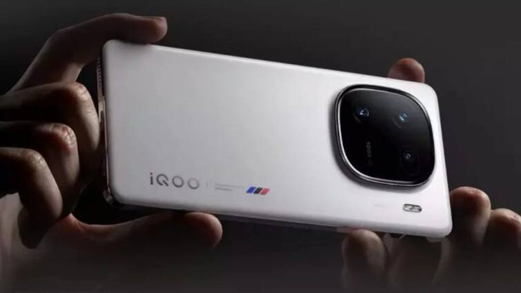 iQOO 13 smartphone to be launch soon in India will get full charged in 30 minutes know expected specs अब 30 मिनट में फुल चार्ज हो जाएगा Smartphone! जल्द आ रहा iQOO का नया फोन, मिलेगी 6000mAh की बैटरी