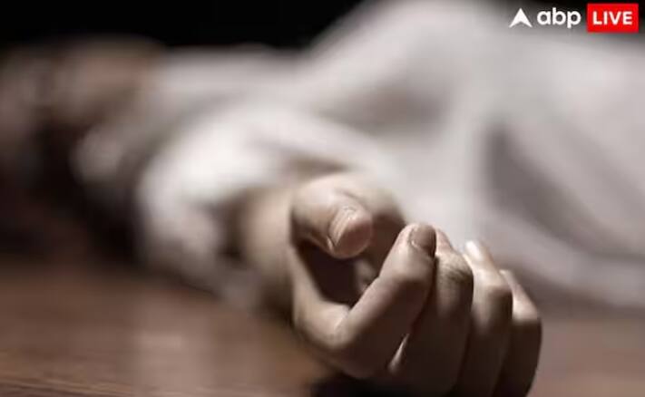 ਮੌਤ ਦੀ ਤਰੀਕ ਅਤੇ ਸਮੇਂ ਦੀ ਸਹੀ ਭਵਿੱਖਬਾਣੀ ਇੱਕ ਗੁੰਝਲਦਾਰ ਅਤੇ ਰਹੱਸਮਈ ਵਿਸ਼ਾ ਹੈ ਜੋ ਨਾ ਸਿਰਫ਼ ਵਿਗਿਆਨਕ ਦ੍ਰਿਸ਼ਟੀਕੋਣ ਤੋਂ ਸਗੋਂ ਅਧਿਆਤਮਿਕ ਅਤੇ ਸੱਭਿਆਚਾਰਕ ਦ੍ਰਿਸ਼ਟੀਕੋਣ ਤੋਂ ਵੀ ਮੁਸ਼ਕਲਾਂ ਨਾਲ ਭਰਿਆ ਹੋਇਆ ਹੈ। ਜਦੋਂ ਕਿ ਕੁਝ ਲੋਕ ਮੰਨਦੇ ਹਨ ਕਿ ਇਸ ਦੀ ਭਵਿੱਖਬਾਣੀ ਕਰਨਾ ਸੰਭਵ ਹੈ, ਦੂਸਰੇ ਇਸ ਨੂੰ ਸਿਰਫ ਅਟਕਲਾਂ ਅਤੇ ਭਰੋਸੇਯੋਗ ਤਰੀਕਿਆਂ 'ਤੇ ਅਧਾਰਤ ਮੰਨਦੇ ਹਨ। ਜੋਤਿਸ਼ ਵਿੱਚ, ਇੱਕ ਵਿਅਕਤੀ ਦੀ ਕੁੰਡਲੀ ਵਿੱਚ ਗ੍ਰਹਿਆਂ ਅਤੇ ਤਾਰਾਮੰਡਲਾਂ ਦੀ ਸਥਿਤੀ ਦਾ ਵਿਸ਼ਲੇਸ਼ਣ ਕੀਤਾ ਜਾਂਦਾ ਹੈ। ਇਹ ਮੰਨਿਆ ਜਾਂਦਾ ਹੈ ਕਿ ਗ੍ਰਹਿਆਂ ਦੀਆਂ ਵਿਸ਼ੇਸ਼ ਸਥਿਤੀਆਂ ਮੌਤ ਦੇ ਸਮੇਂ ਨੂੰ ਦਰਸਾ ਸਕਦੀਆਂ ਹਨ। ਜੋਤਸ਼ੀਆਂ ਦਾ ਮੰਨਣਾ ਹੈ ਕਿ ਮੌਤ ਦਾ ਸਮਾਂ ਜਨਮ ਸਮੇਂ ਗ੍ਰਹਿ ਦੀ ਸਥਿਤੀ ਅਤੇ ਉਸ ਤੋਂ ਬਾਅਦ ਦੀਆਂ ਪਰਿਵਰਤਨ ਸਥਿਤੀਆਂ ਦੇ ਆਧਾਰ 'ਤੇ ਨਿਰਧਾਰਤ ਕੀਤਾ ਜਾ ਸਕਦਾ ਹੈ, ਪਰ ਇਸਦੀ ਸ਼ੁੱਧਤਾ ਅਕਸਰ ਵਿਵਾਦਿਤ ਹੁੰਦੀ ਹੈ।