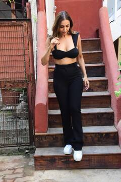 बेटे अरहान खान के साथ आउटिंग पर निकलीं मलाइका अरोड़ा, ब्लैक ड्रेस में फ्लॉन्ट किया स्टाइलिश लुक, देखें फोटोज