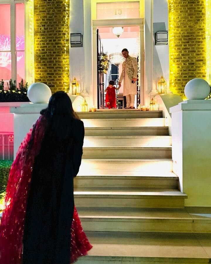 प्रियंका ने दिवाली पोस्ट पर भी ऐसे ही किया था. उन्होंने रेड हार्ट इमोजी से तो कभी उसका चेहरा ब्लर कर दिया था.