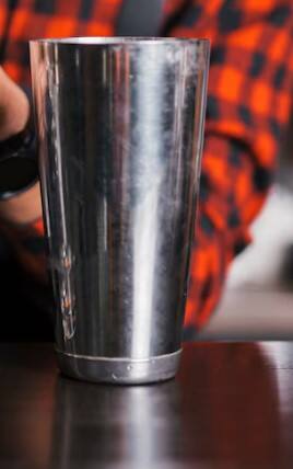 ਸਟੀਲ ਦੇ ਭਾਂਡਿਆਂ 'ਚ ਬੈਕਟੀਰੀਆ ਨਹੀਂ ਵਧਦੇ, ਜਿਸ ਕਾਰਨ ਪਾਣੀ ਸਾਫ਼ ਤੇ ਸੁਰੱਖਿਅਤ ਰਹਿੰਦਾ ਹੈ। ਇਸ ਲਈ ਸਟੇਨਲੈੱਸ ਸਟੀਲ ਦਾ ਪਾਣੀ ਪੀਣ ਨਾਲ ਸਾਡੀ ਸਿਹਤ ਚੰਗੀ ਰਹਿੰਦੀ ਹੈ।