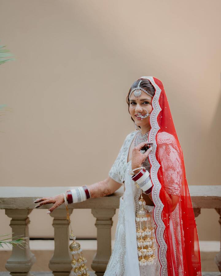 दलजील आणि निखिल या दोघांचे हे दुसरे लग्न होते. निखिल आधीच दोन मुलींचा बाप होता. सध्या दलजीत तिचा मुलगा जॉर्डनसोबत भारतात राहत आहे आणि आपल्या मुलाचे संगोपनही एकट्याने करत आहे.