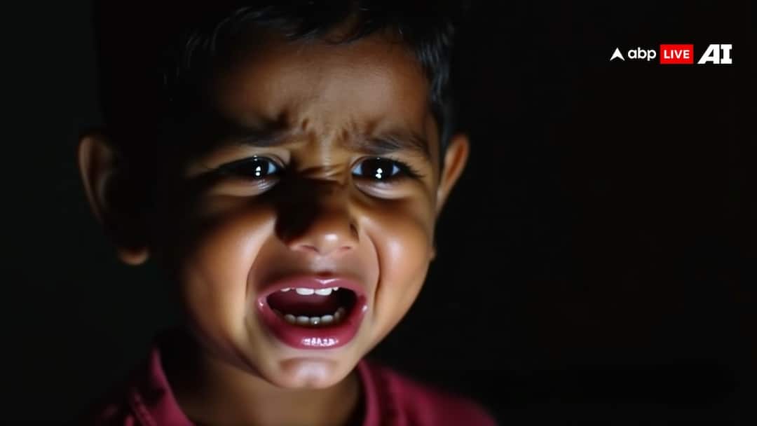 भोपाल में खेलते-खेलते खौलते तेल में गिरा दो साल का मासूम, इलाज के दौरान मौत Bhopal child fell into boiling oil and died in uncle engagement भोपाल में खेलते-खेलते खौलते तेल में गिरा दो साल का मासूम, इलाज के दौरान मौत