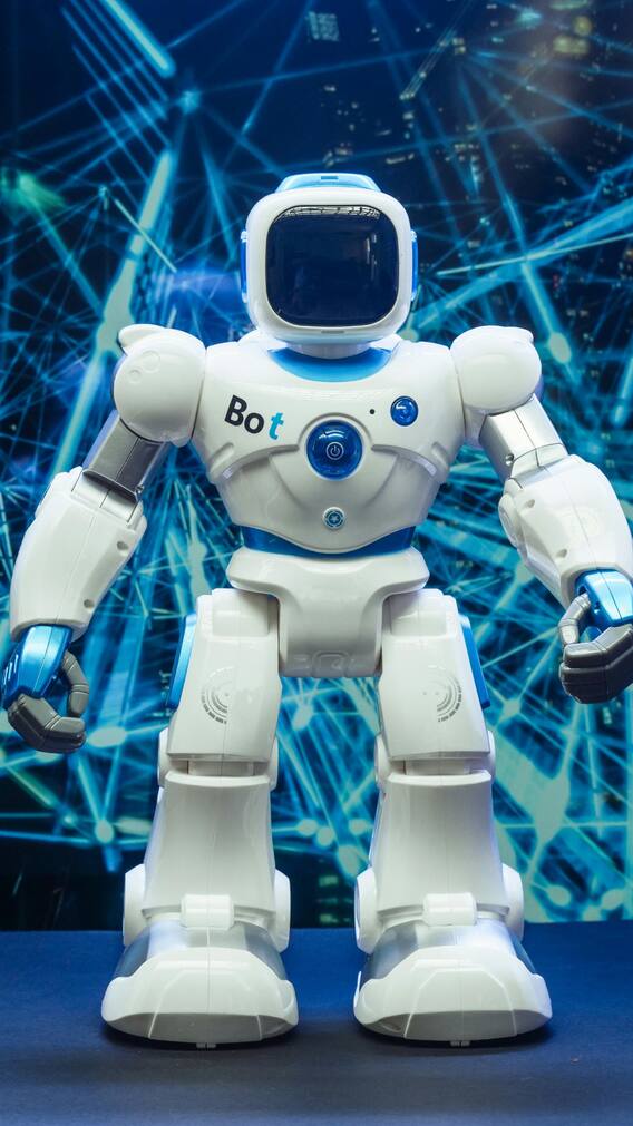 कितने साल बाद भारत में इंसानों की जगह लेंगे रोबोट!