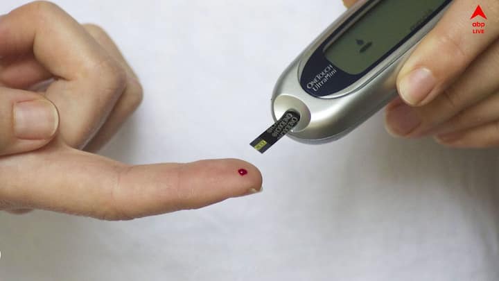 Diabetic Patients: আজ বিশ্ব ডায়াবেটিস দিবসে জেনে নিন কোন কোন সুপার ফুড খেলে ভালো থাকবেন ডায়াবেটিসের রোগীরা। স্বাস্থ্যেরও কোনও অবনতি হবে না।