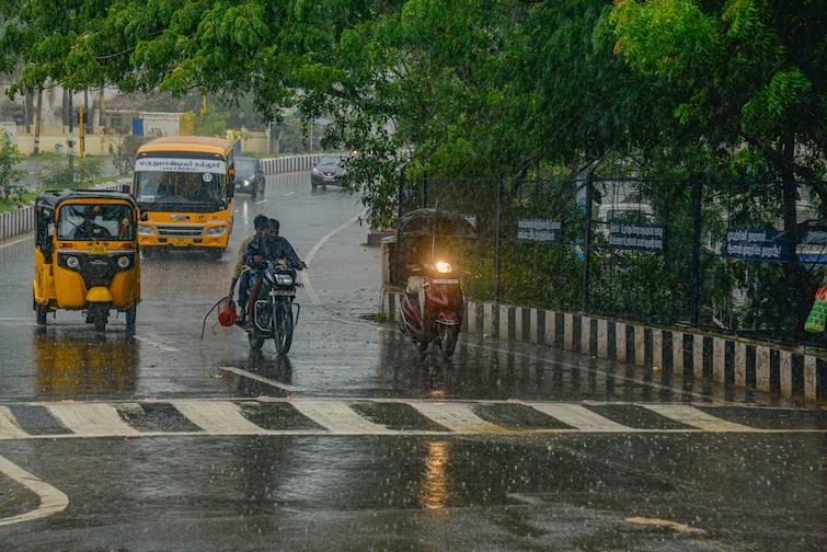 rainfall scarcity tanjore district weather forecast disaster management வரும்... ஆனா வராது... பெய்யாது... ஆனால் பெய்து விடும்: தஞ்சை மக்களை அல்லாட வைக்கும் மழை
