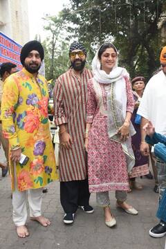सिर पर दुपट्टा लिए और कॉटन सूट पहनें गुरुद्वारा पहुंचीं Shilpa Shetty, पति राज कुंद्रा संग टेका माथा