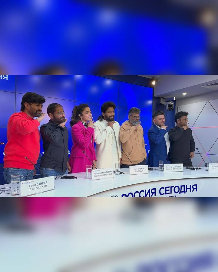 The only photo I have of the Pushpa gang! 🔥 అంటూ ఈ ఫోటోను షేర్ చేసింది. (Images Source : Instagram/Rashmika Mandanna)