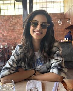 Meenaakshi Chaudhary : 'మట్కా'తో మీనాక్షి చౌదరిపై మళ్లీ అదే ట్యాగ్ పడిందా .. అయినా అమ్మడు చాలా బిజీ!