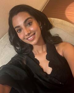 Meenaakshi Chaudhary : 'మట్కా'తో మీనాక్షి చౌదరిపై మళ్లీ అదే ట్యాగ్ పడిందా .. అయినా అమ్మడు చాలా బిజీ!