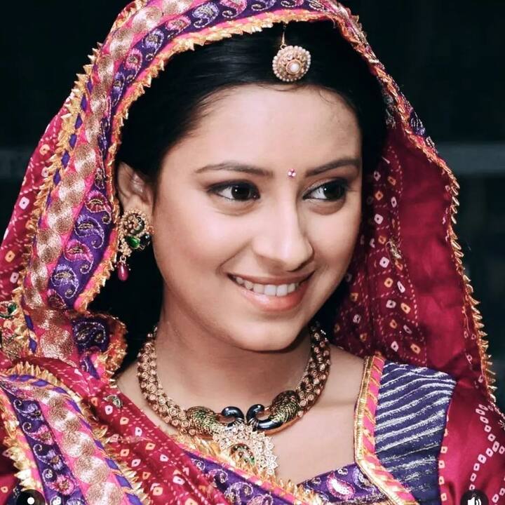 बालिका वधू शो से फेमस हुई प्रत्युषा बनर्जी रातोंरात फेमस हो गई थीं. इस शो ने उन्हें स्टार बना दिया था. 24 साल की उम्र में प्रत्युषा ने अपनी जान ले ली थी. 2016 में प्रत्युषा की बॉडी अपन फ्लैट में मिली थी.