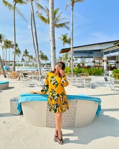 Hina Khan In Maldives : कॅन्सरच्या उपचारांदरम्यान मालदीवला पोहोचली हिना खान, समुद्रकिनारी पोझ देत केलं फोटोशूट