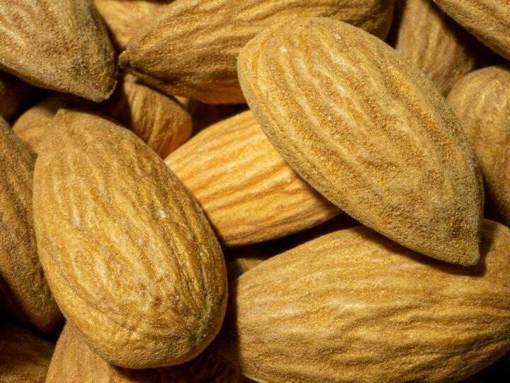 यामुळे हृदयाचे ठोके सामान्य राहतात आणि हृदयाशी संबंधित आजारांचा धोका कमी होतो.