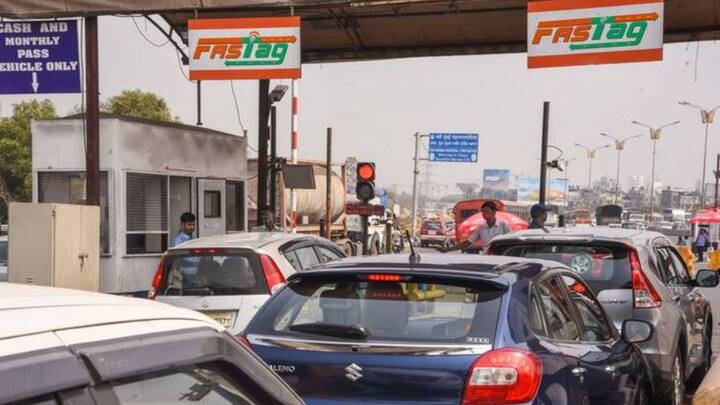 আগে লাইনে দাঁড়িয়ে টোল ট্যাক্স দিতে হত প্রত্যেক গাড়ি চালককে। এতে সময়ও নষ্ট হত অনেক। তবে FASTag এই কষ্ট দূর করেছে।