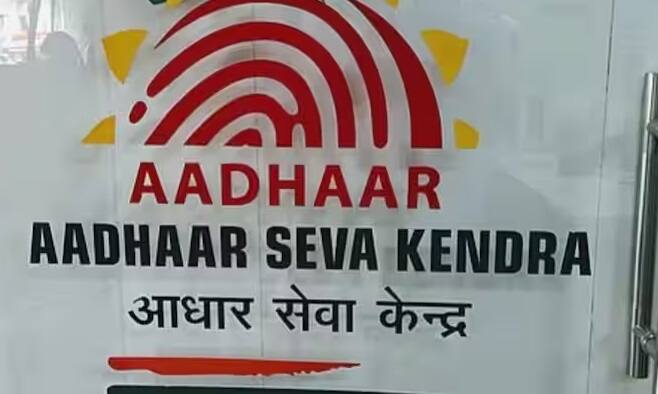 તમે ઇચ્છો તેટલી વખત સરનામું બદલી શકો છો. આ માટે કોઈ નિયમો લાગુ પડતા નથી. એ જ રીતે તમે આધાર કાર્ડમાં મોબાઈલ નંબર અને ફોટો ઘણી વખત બદલી શકો છો.