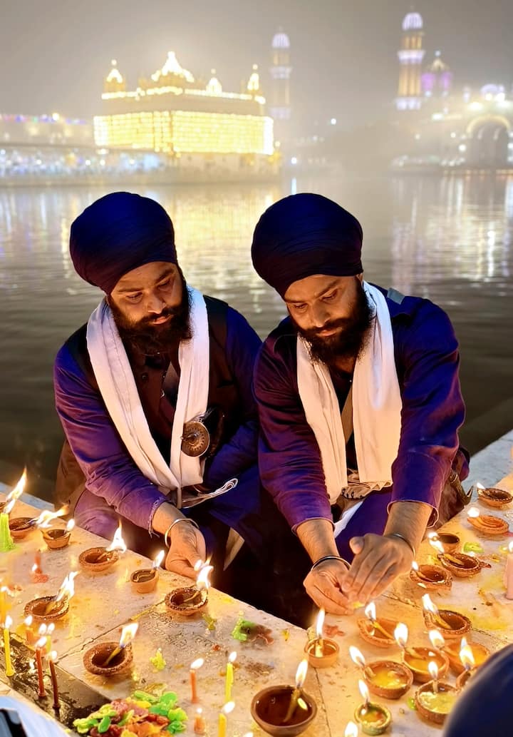 Devotees light diyas at the Golden Temple on the occasion of Guru Nanak Jayanti, the birth anniversary of the first Sikh guru, in Amritsar, Friday, Nov. 15, 2024. (PTI Photo)