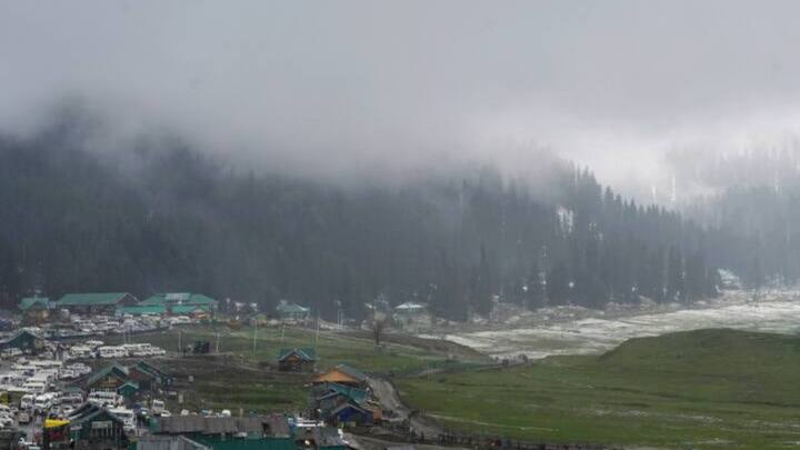 मौसम विभाग के अनुसार, अफरवट, राजदानटाप, साधना टॉप, सोनमर्ग, गुरेज, टंगडार और मुगल रोड पर तड़के शुरू हुई बर्फबारी रुक-रुक कर जारी थी. मौसम विभाग ने 17 नवंबर से मौसम में सुधार आने की संभावना जताई है.