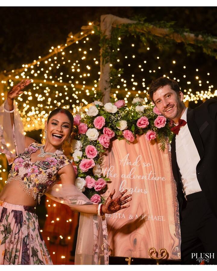 श्रीजिता डे ने अपने रिसेप्शन से कई खूबसूरत तस्वीरें अपने इंस्टाग्राम अकाउंट पर शेयर की हैं. जिसमें वो अपने पति संग नजर आई.