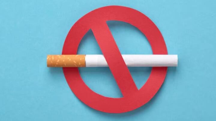 একটানা ২৪ ঘণ্টা ধূমপান না করলে হৃদরোগে আক্রান্ত হওয়ার সম্ভাবনা কমে যায়। ৪৮ ঘণ্টার মধ্যে স্বাদ এবং ঘ্রাণশক্তির উন্নতি হয়। শরীরে সাফাই অভিযান শুরু হয়ে যায়। ফুসফুসে জমে থাকা কফ, চটচটে পদার্থ বেরিয়ে আসতে শুরু করে। শরীরে আর নিকোটিন থাকে না।  এইসময় আরও বেশি করে ধূমপানের ইচ্ছে জাগতে পারে। উৎকণ্ঠা অনুভব করতে পারেন, মাথা ঘুরতে পারে, ক্লান্তও বোধ করতে পারেন। অ্যাজমার সমস্যা থাকলে, সমস্যা বাড়তে পারে, কিন্তু দুর্বল হলে চলবে না। দিন তিনেকের মধ্যেই পরিস্থিতির উন্নতি হবে।