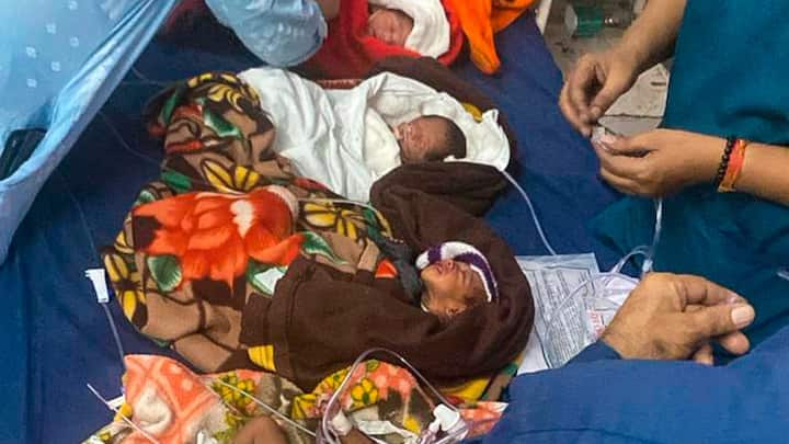 सीएम योगी आदित्यनाथ ने भी इस हादसे पर दुख जताया है. उन्होंने पीड़ित परिवारों को आर्थिक सहायता दिए जाने का ऐलान किया है. मृतकों के परिजनों को 5-5 लाख और घायलों के परिजनों को 50-50 हज़ार रुपये देने का ऐलान किया है.