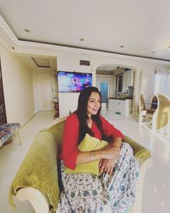 Rupali Ganguly House: मार्बल फ्लोरिंग...शाही फर्नीचर, अंदर से महल सा खूबसूरत दिखता है रुपाली गांगुली का आलीशान घर, देखें तस्वीरें