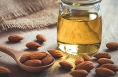 શિયાળામાં સ્કીનની સંભાળ માટે બેસ્ટ છે બદામનું તેલ, જાણો તેના ફાયદા