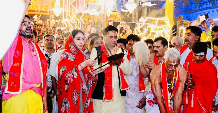 पीसांगन, पुष्कर और अजमेर के ग्रामीण क्षेत्र की राजीविका और सहायता समूह, आशा सहयोगिनी, आंगनबाड़ी कार्यकर्ताओं और सहायिकाओं सहित 5,100 महिलाएं घाटों पर उपस्थित रहीं.